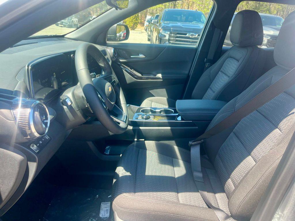new 2026 Chevrolet Equinox car, priced at $33,005
