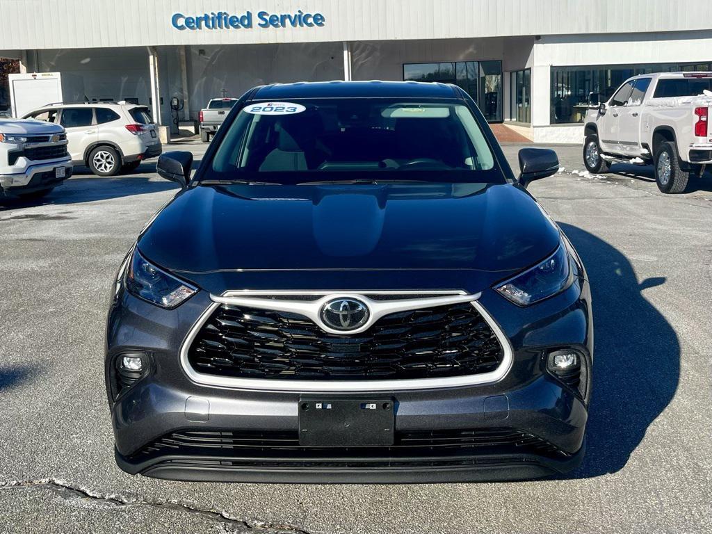 used 2023 Toyota Highlander car, priced at $31,302
