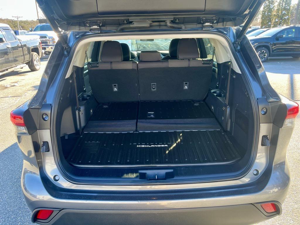 used 2023 Toyota Highlander car, priced at $31,302