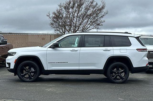 new 2025 Jeep Grand Cherokee L car, priced at $39,230