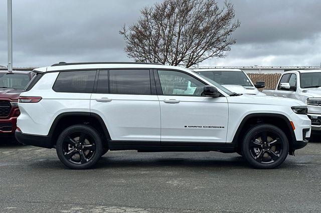 new 2025 Jeep Grand Cherokee L car, priced at $39,230