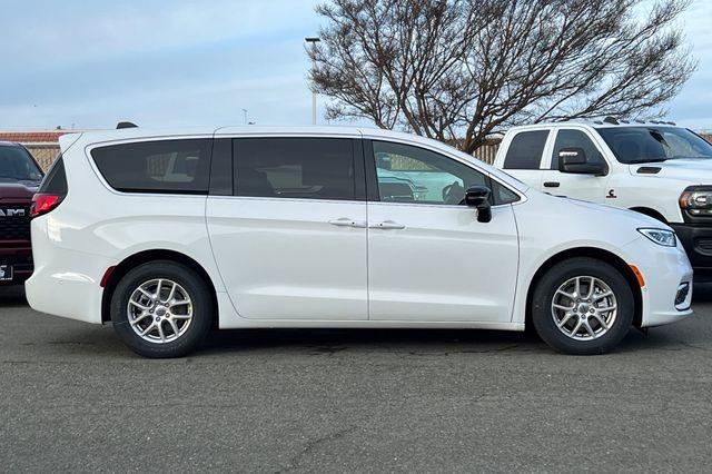 new 2025 Chrysler Pacifica car, priced at $41,820