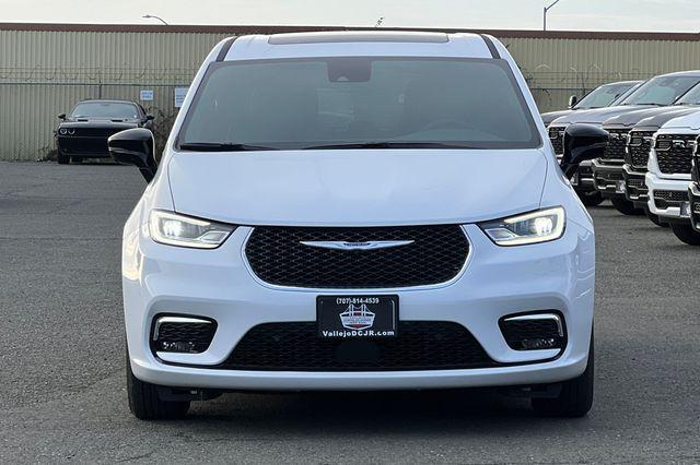new 2025 Chrysler Pacifica car, priced at $41,820
