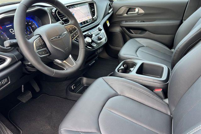 new 2025 Chrysler Pacifica car, priced at $41,820