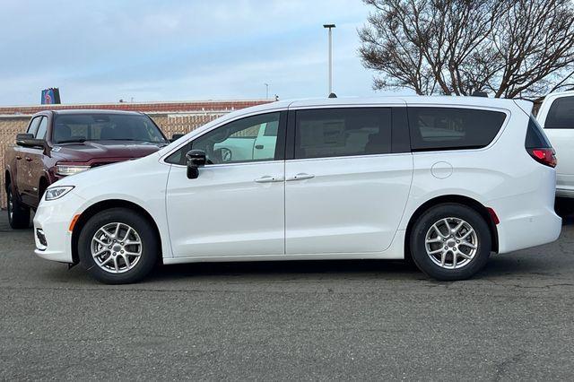 new 2025 Chrysler Pacifica car, priced at $41,820