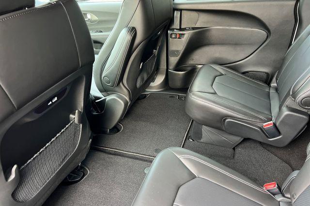 new 2025 Chrysler Pacifica car, priced at $41,820