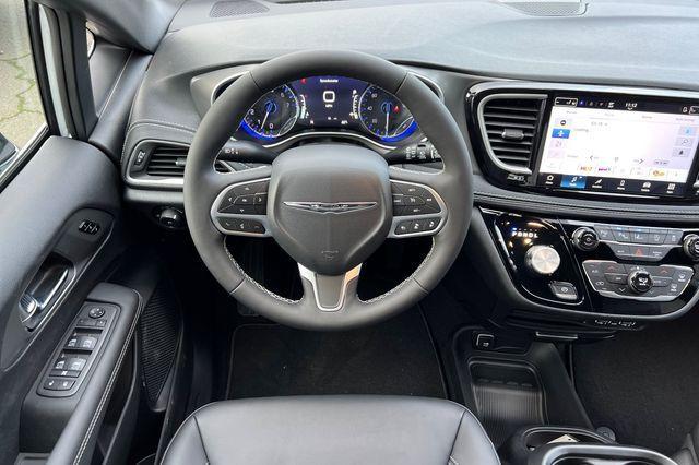 new 2025 Chrysler Pacifica car, priced at $41,820