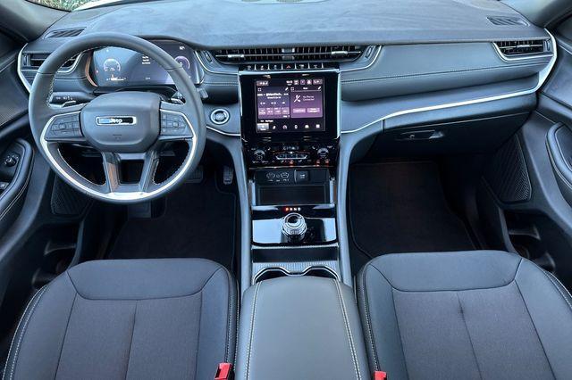 new 2025 Jeep Grand Cherokee car, priced at $35,070
