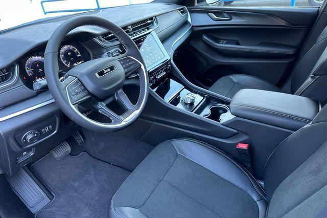 new 2025 Jeep Grand Cherokee L car, priced at $39,230