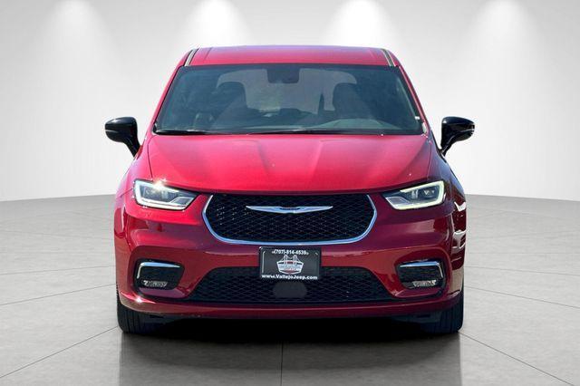 used 2025 Chrysler Pacifica car, priced at $29,290