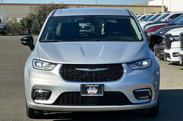 used 2024 Chrysler Pacifica car, priced at $27,490