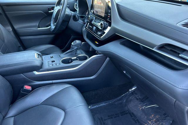 used 2023 Toyota Highlander car, priced at $32,990