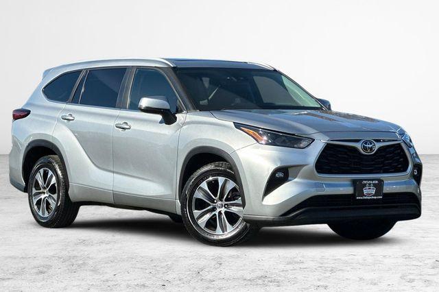 used 2023 Toyota Highlander car, priced at $32,990