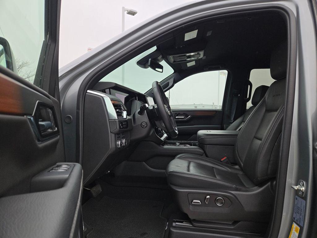 used 2025 GMC Yukon car, priced at $72,797