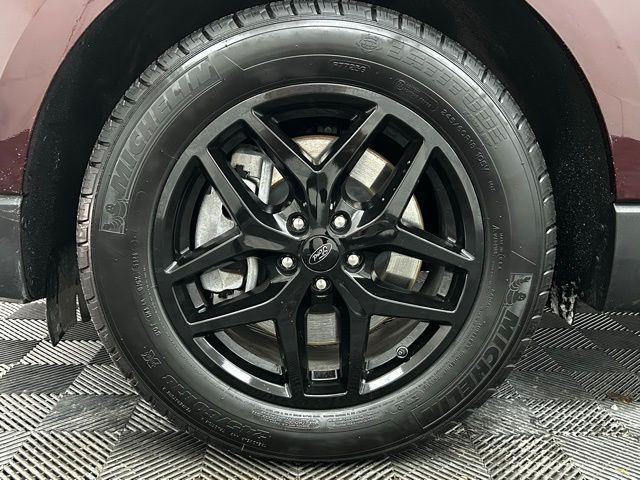 used 2024 Ford Edge car, priced at $25,178