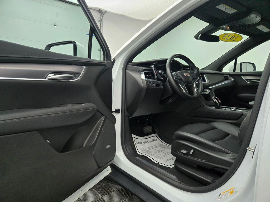 used 2023 Cadillac XT5 car, priced at $26,897
