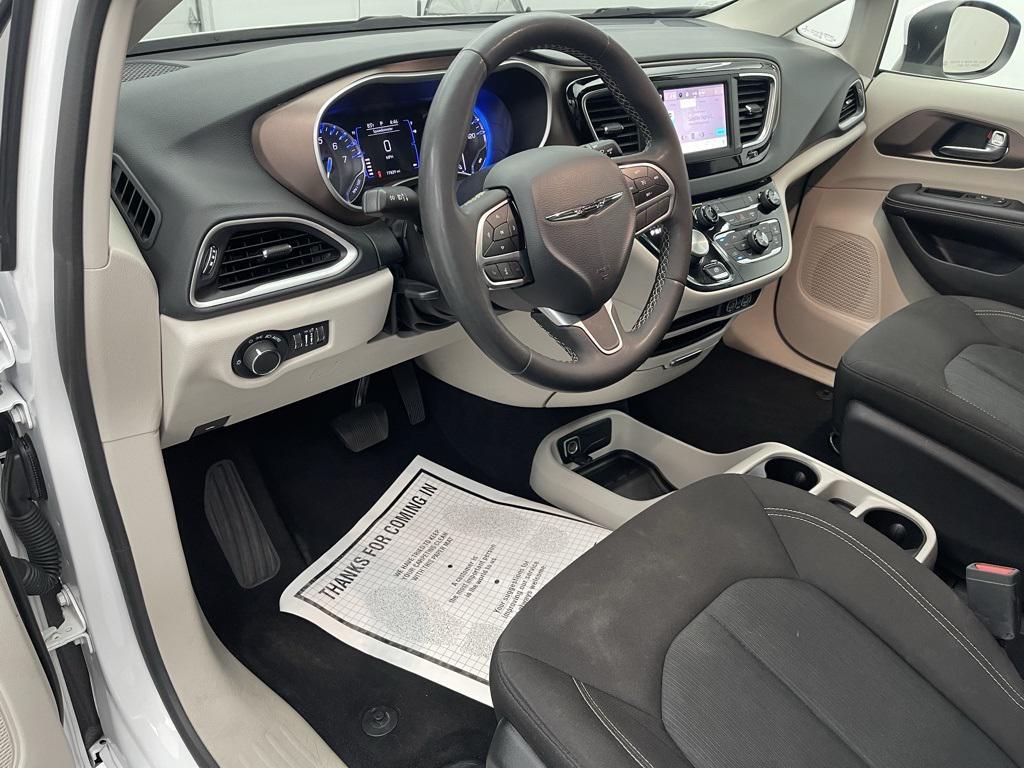2023 Bright White Clearcoat Chrysler Voyager