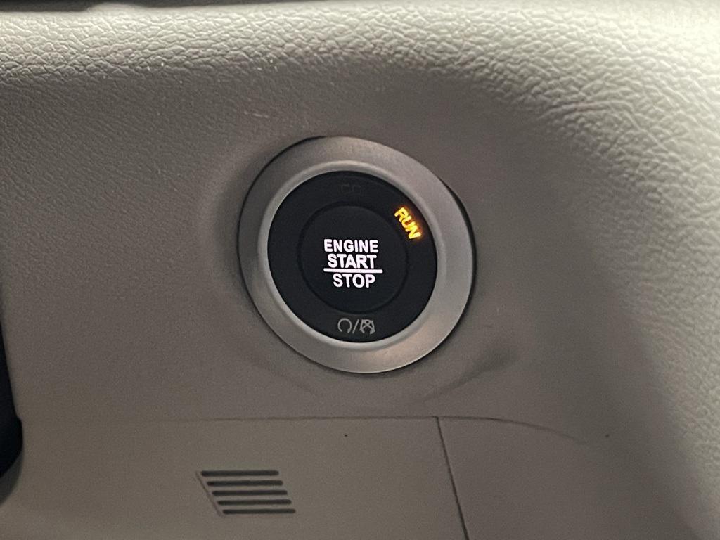2023 Bright White Clearcoat Chrysler Voyager