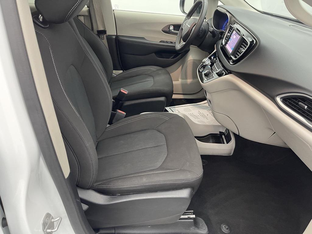 2023 Bright White Clearcoat Chrysler Voyager