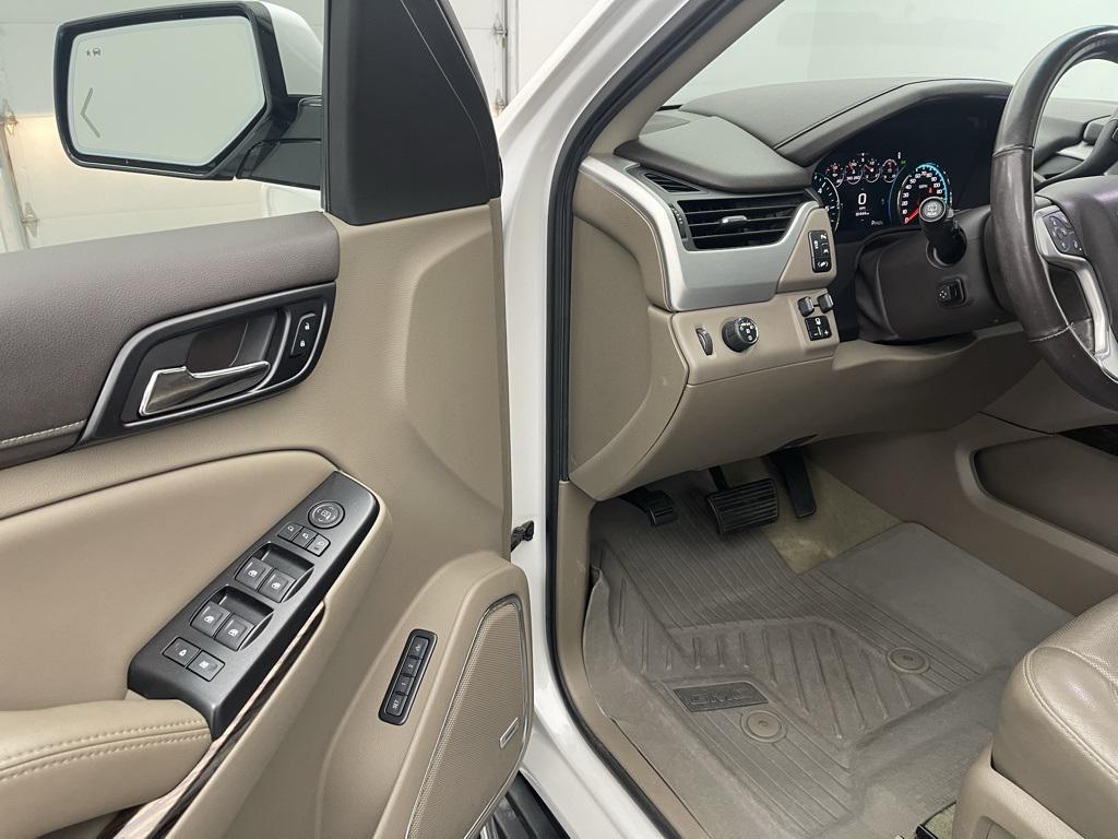2017 White Frost Tricoat GMC Yukon XL