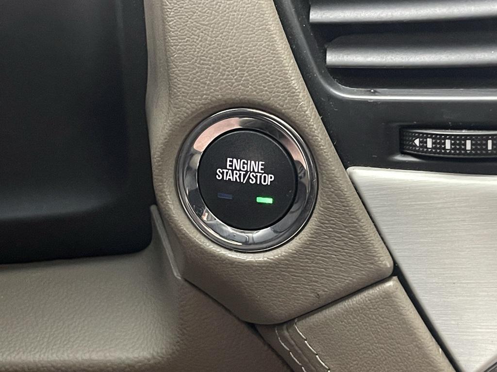 2017 White Frost Tricoat GMC Yukon XL