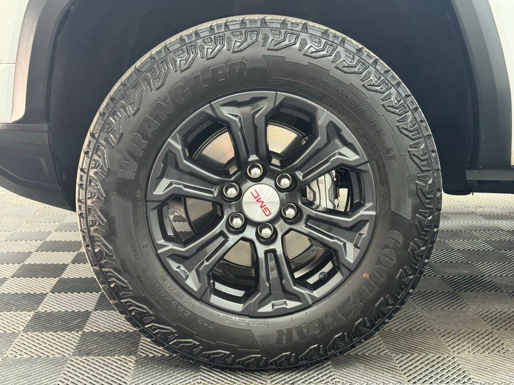 used 2024 GMC Canyon car, priced at $37,700