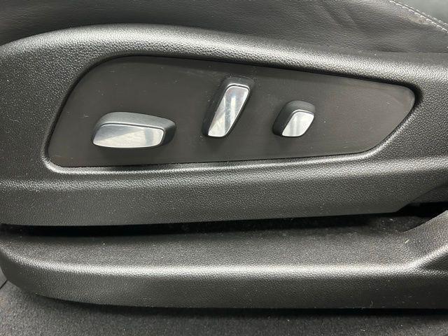 used 2023 Cadillac XT5 car, priced at $31,000