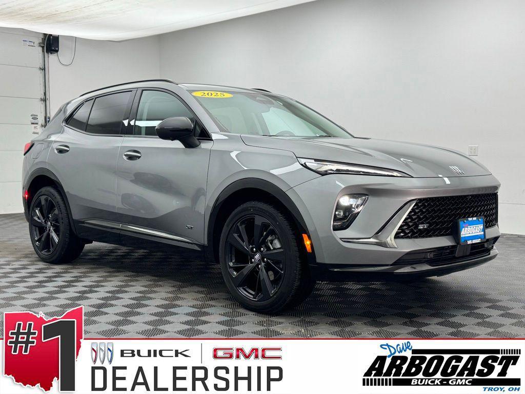 used 2025 Buick Envision car, priced at $30,300