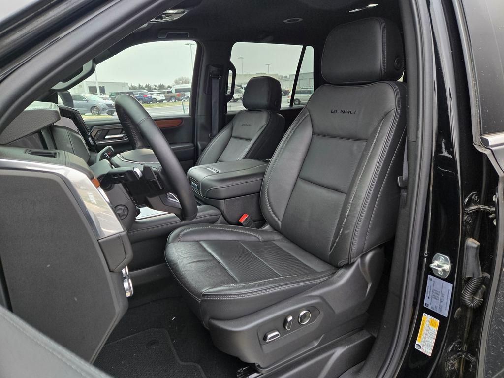 used 2025 GMC Yukon car, priced at $72,797