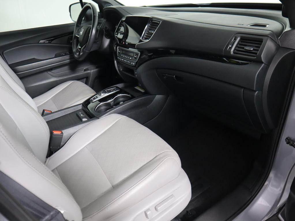 used 2022 Honda Passport car, priced at $29,999