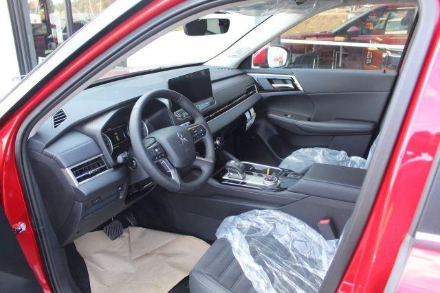 new 2025 Mitsubishi Outlander car, priced at $35,105