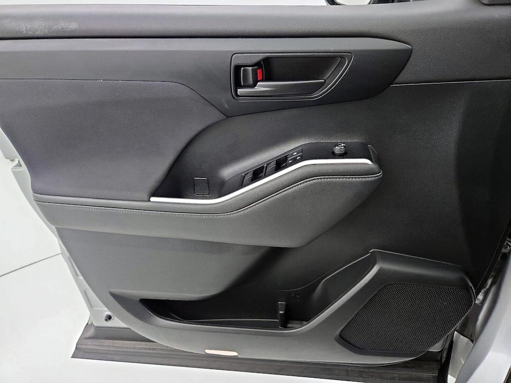 used 2021 Toyota Highlander car, priced at $28,998