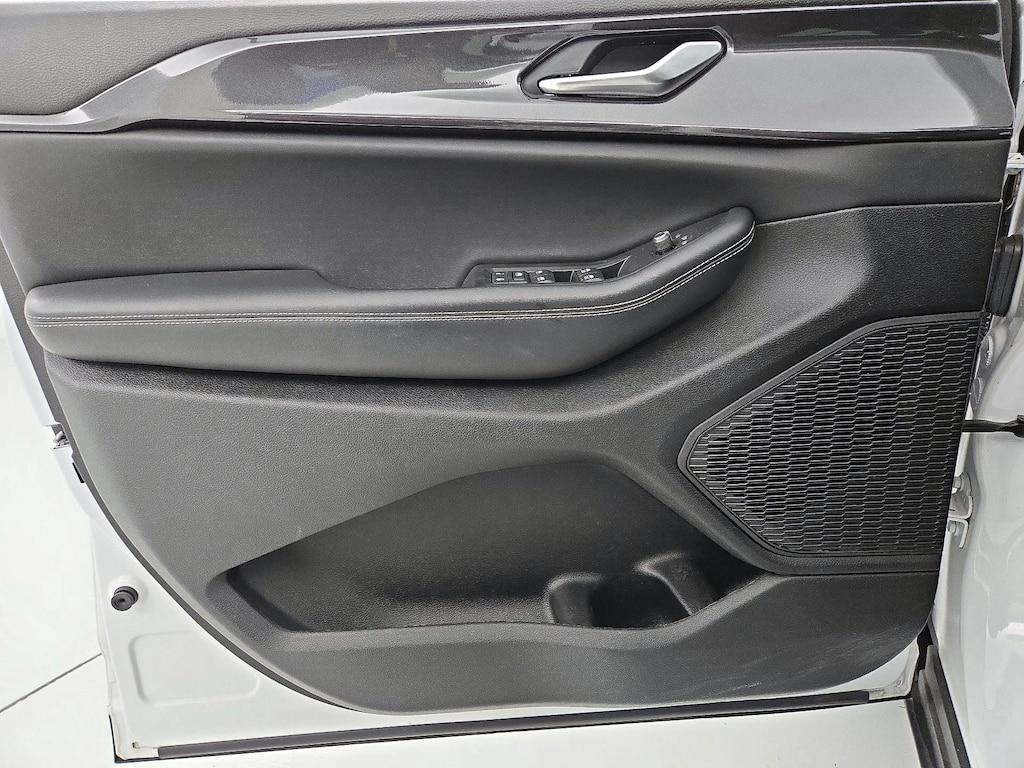 used 2023 Jeep Grand Cherokee car, priced at $32,998