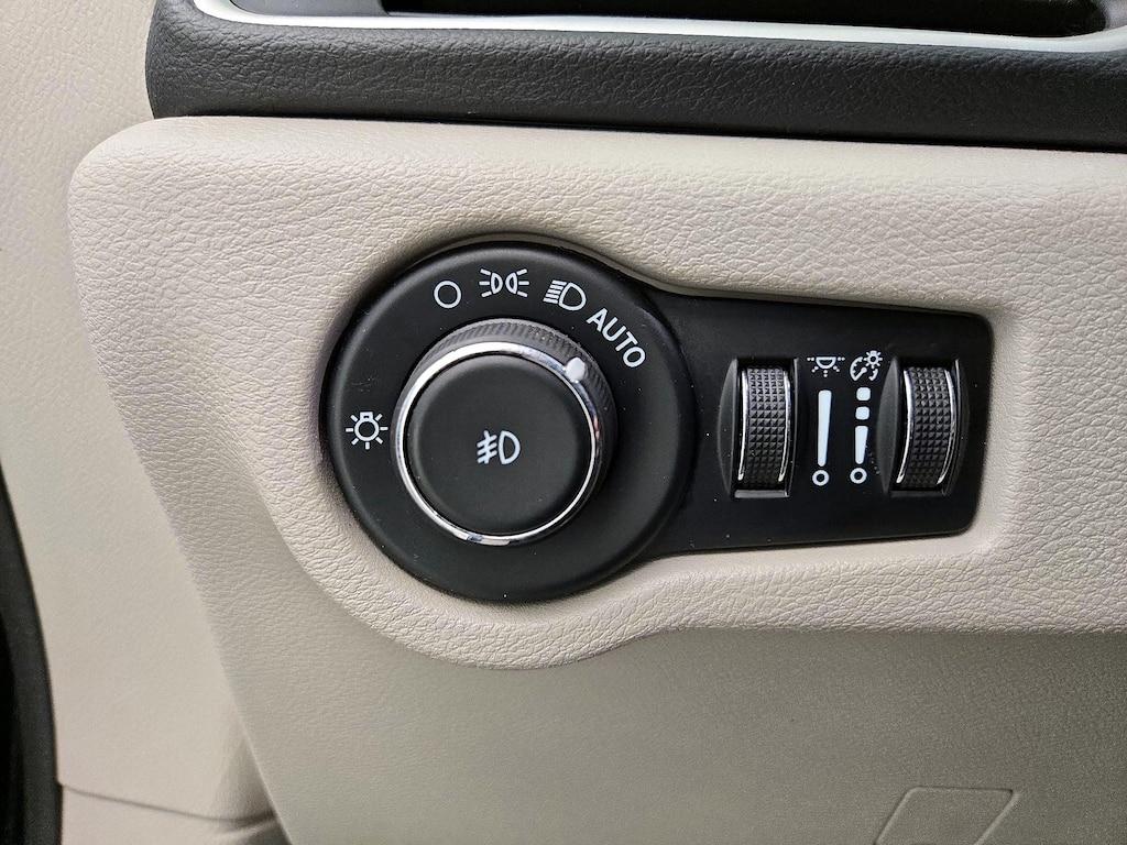 used 2023 Chrysler Pacifica car, priced at $25,998