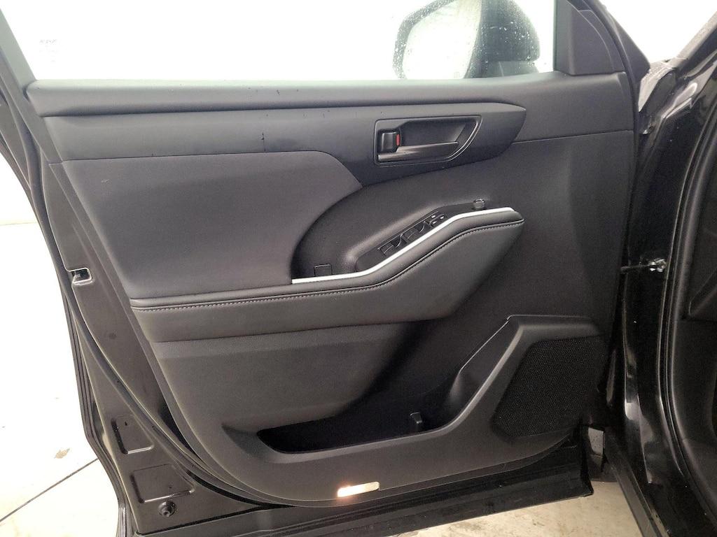 used 2022 Toyota Highlander car, priced at $30,998