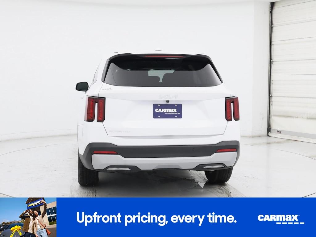 used 2025 Kia Sorento car, priced at $29,998