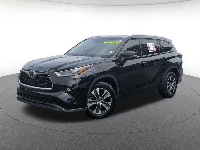 used 2022 Toyota Highlander car, priced at $30,042