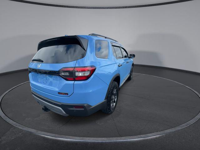 used 2025 Honda Pilot car, priced at $42,091