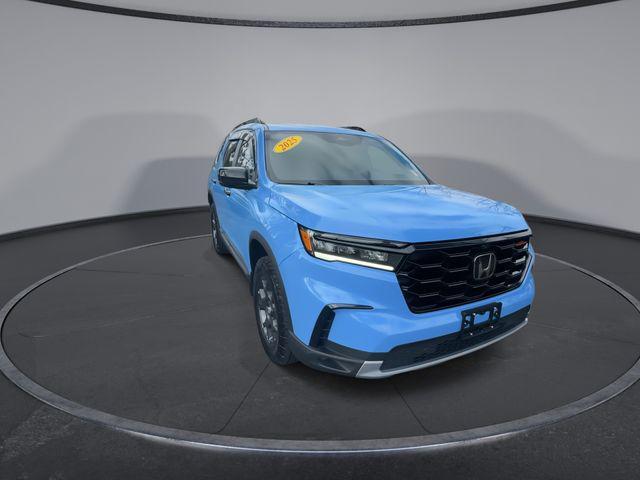 used 2025 Honda Pilot car, priced at $42,091
