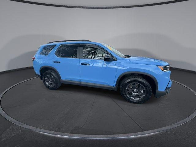 used 2025 Honda Pilot car, priced at $42,091