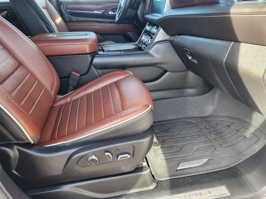 used 2024 GMC Yukon car, priced at $84,995