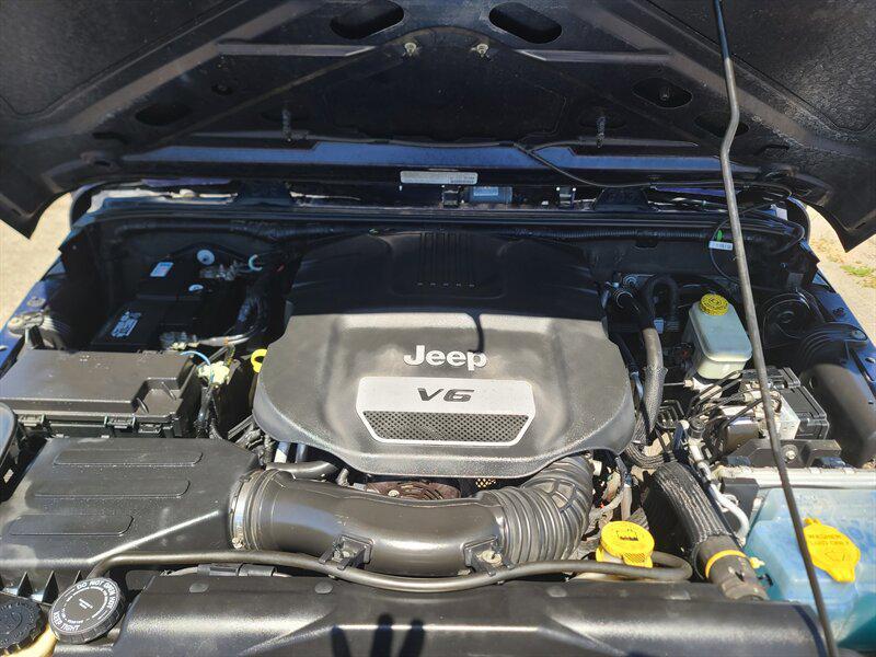 used 2013 Jeep Wrangler Unlimited car, priced at $11,999