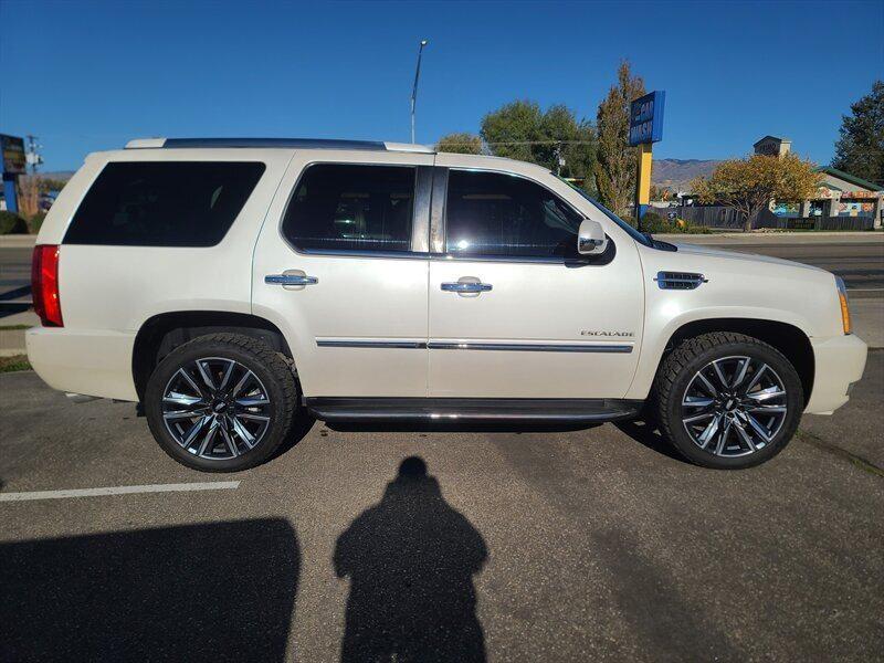 used 2010 Cadillac Escalade car, priced at $12,499