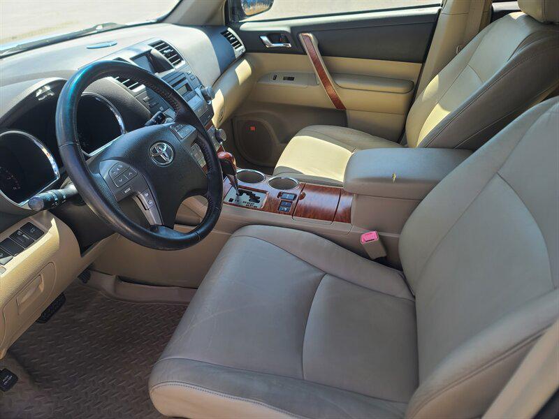 used 2008 Toyota Highlander car, priced at $10,499
