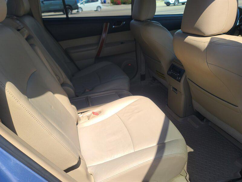 used 2008 Toyota Highlander car, priced at $10,499