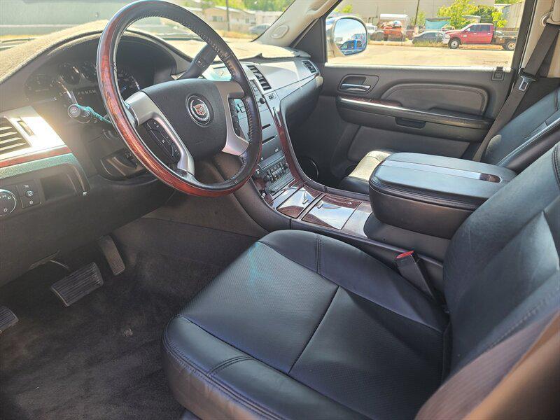 used 2007 Cadillac Escalade car, priced at $9,999