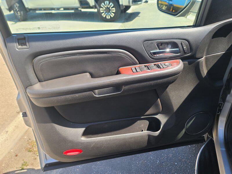 used 2007 Cadillac Escalade car, priced at $9,999