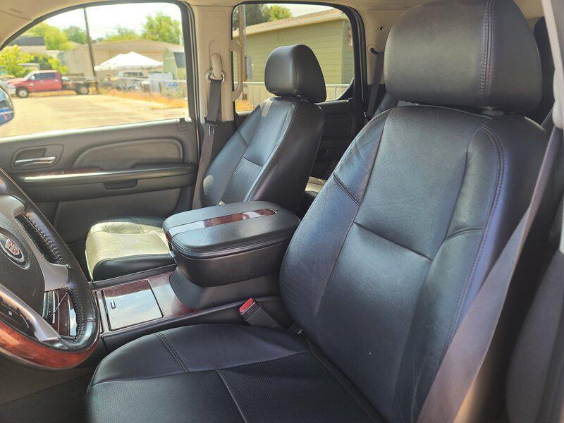 used 2007 Cadillac Escalade car, priced at $9,999