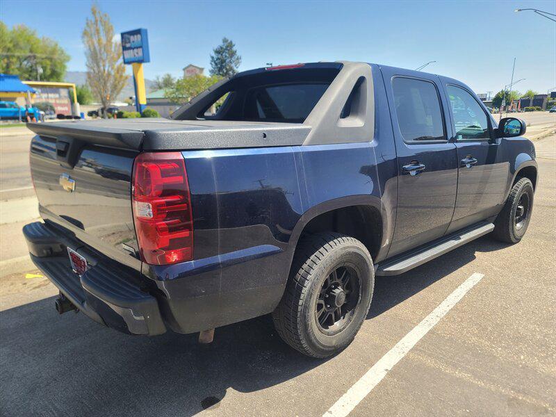 used 2009 Chevrolet Avalanche car, priced at $12,999