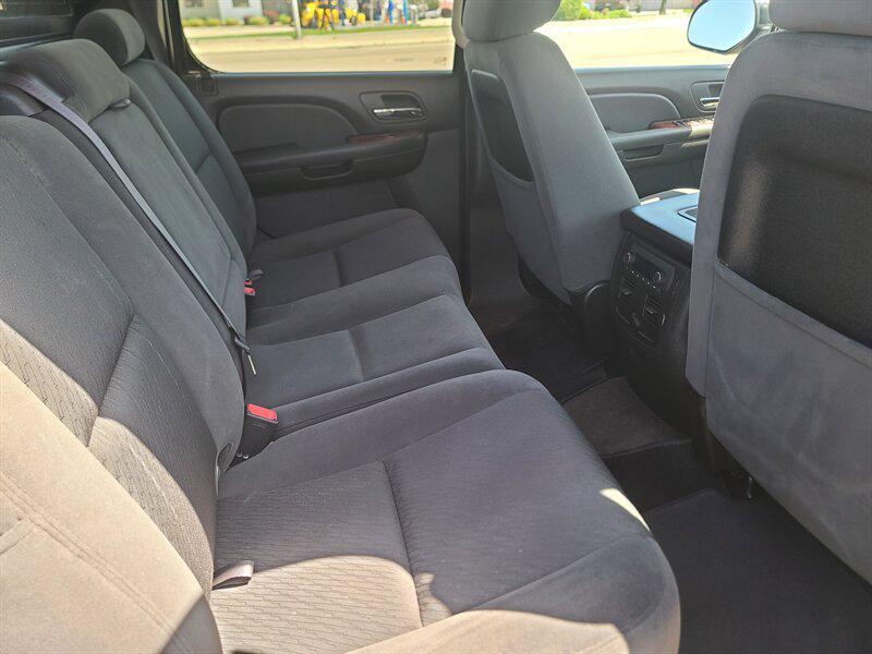 used 2009 Chevrolet Avalanche car, priced at $12,999